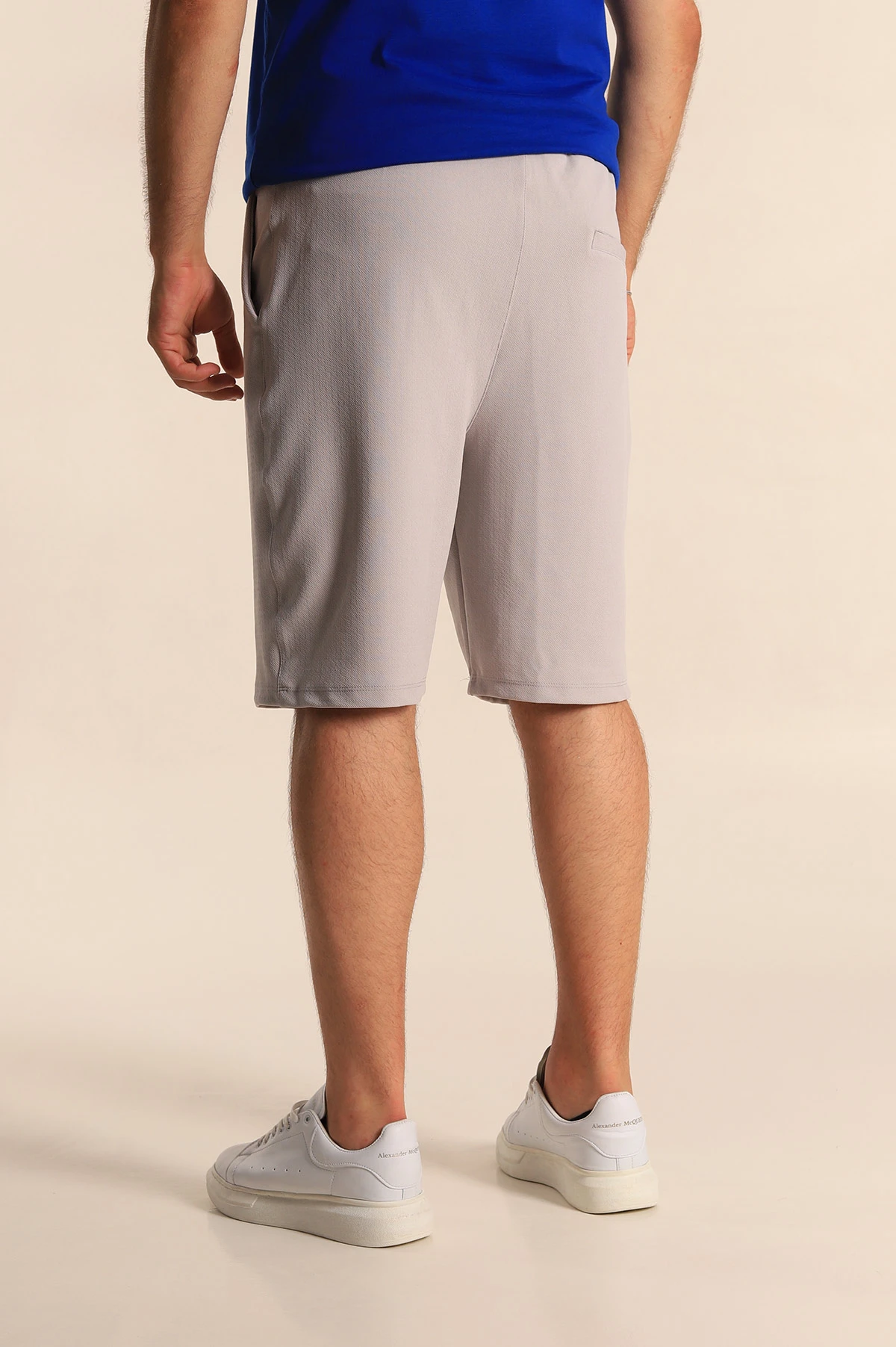 Gri Relaxed Fit Dokulu Belden Bağlamalı Erkek Şort 278908