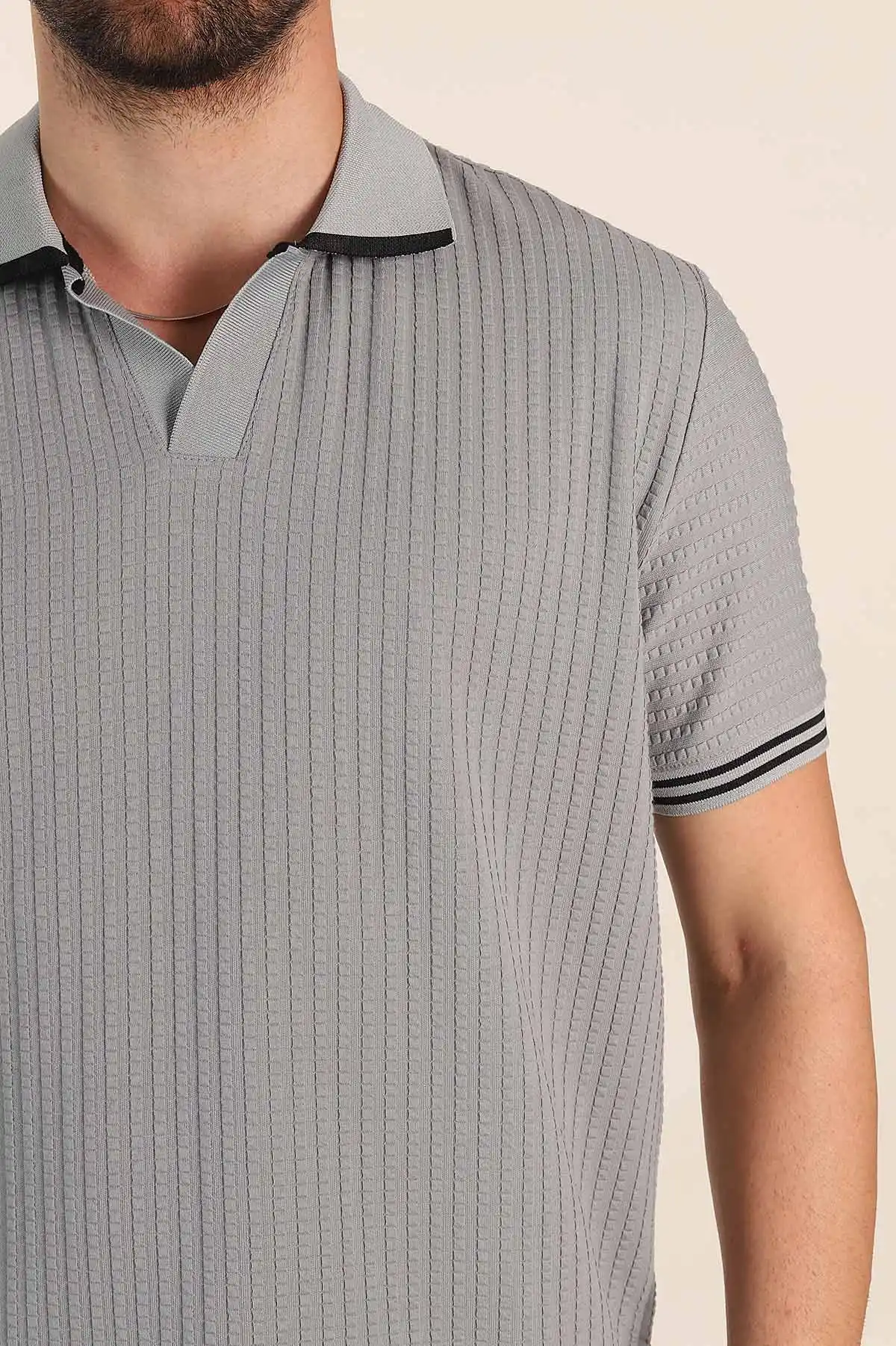 Gri Relaxed Fit Petek Dokulu Patlı Polo Yaka Erkek Tişört 370262