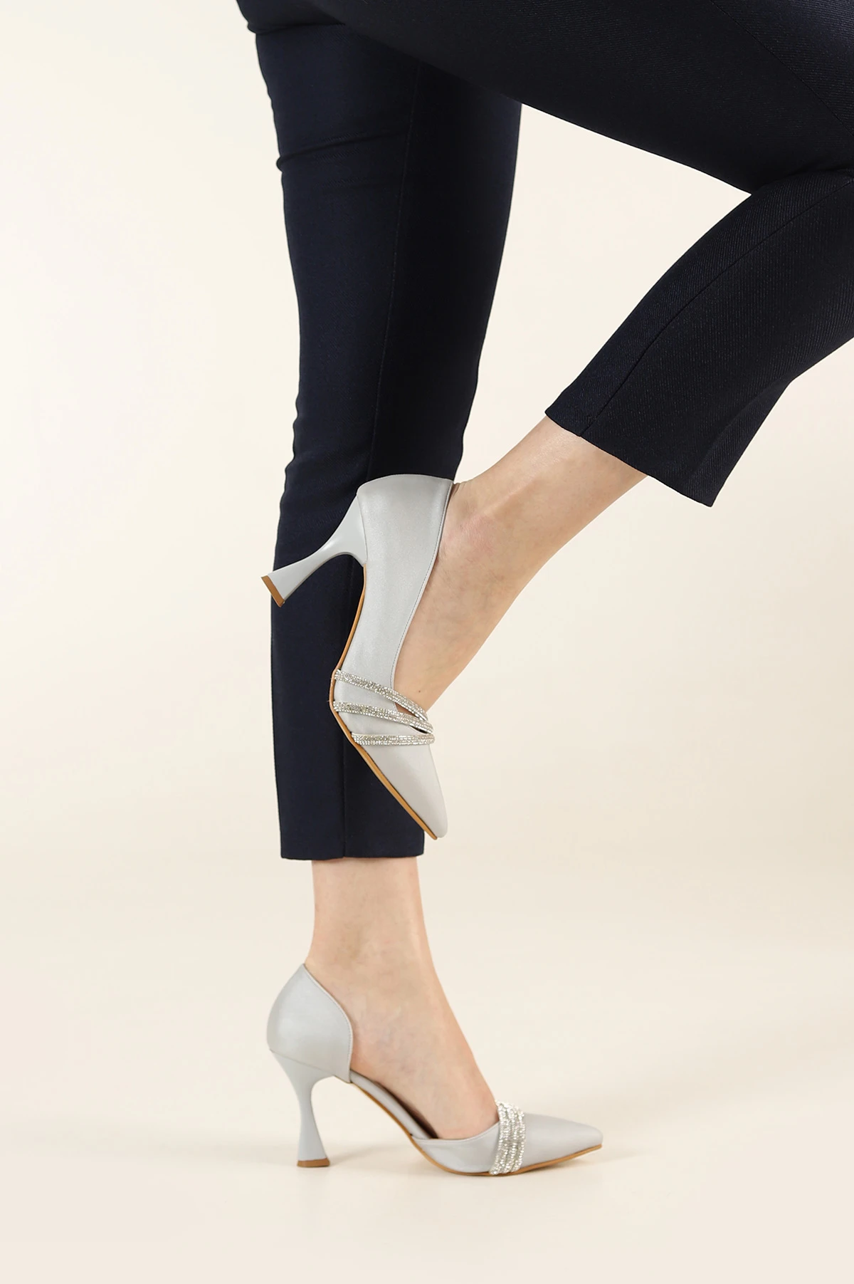 Gri Taşlı Topuklu Ayakkabı 238261