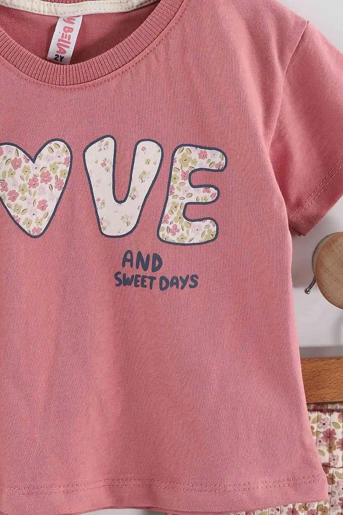 Gül Kurusu (1-5 Yaş) Love Baskılı  Çiçekli Şortlu Kız Çocuk Yazlık Takım 439230