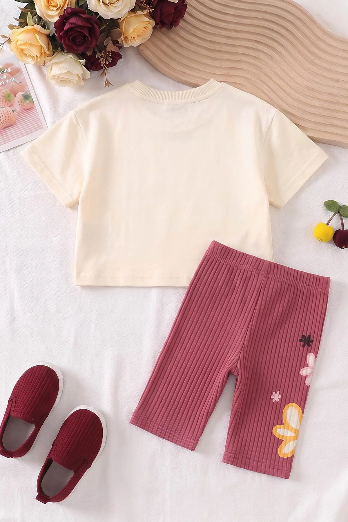 Gül Kurusu (4-10 Yaş)Daisy Duck Baskılı  Alt Fitilli Baskılı Şort Diz Boy Kısa Taytlı Kız Çocuk Yazlık Takım 469892