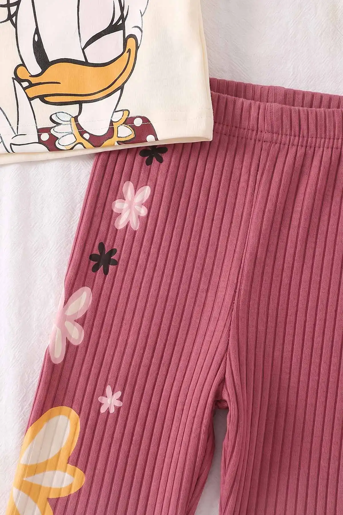 Gül Kurusu (4-10 Yaş)Daisy Duck Baskılı  Alt Fitilli Baskılı Şort Diz Boy Kısa Taytlı Kız Çocuk Yazlık Takım 469892