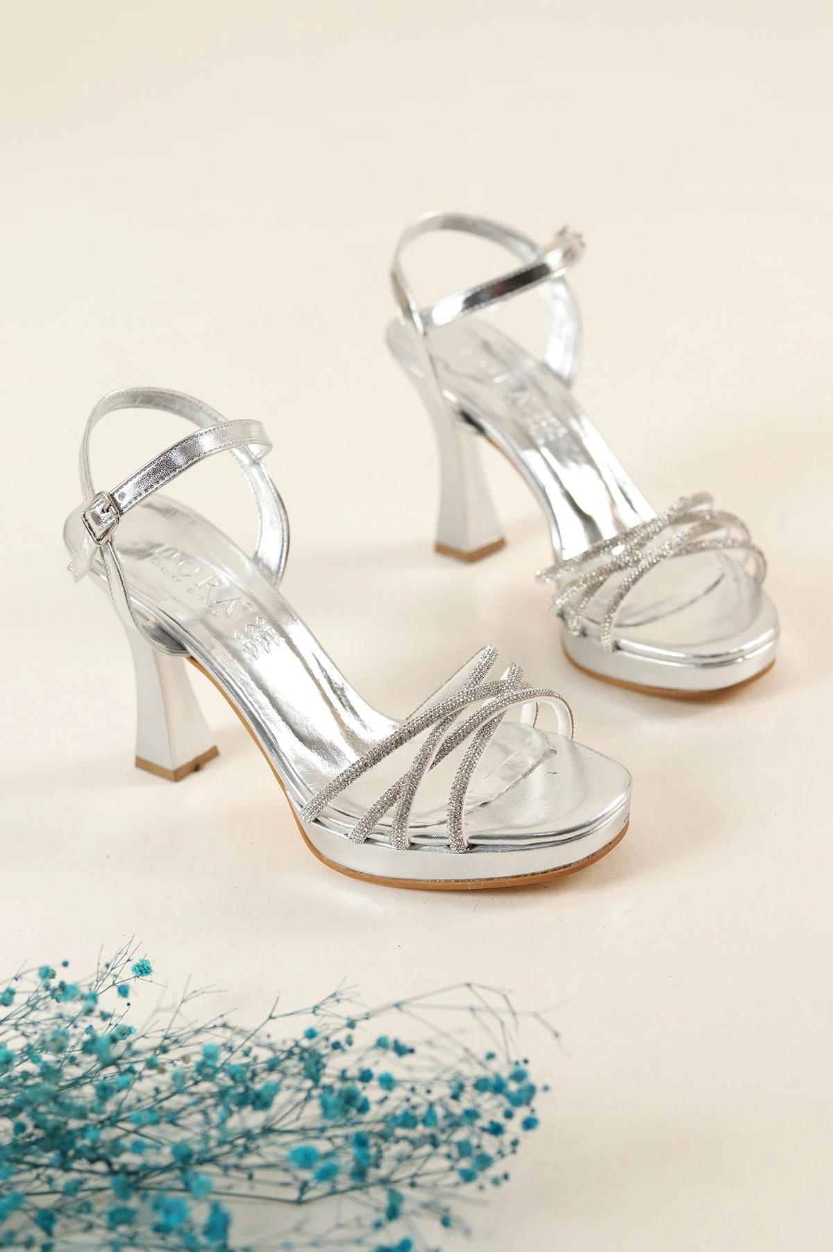 Gümüş Aynalı Çapraz Taş Bantlı Bilek Kemerli Platform Topuklu Ayakkabı 260086