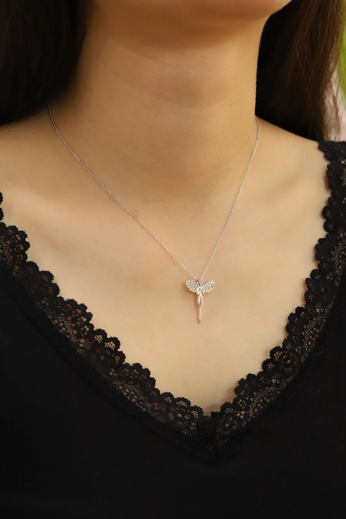 Gümüş Melek Kız Figürlü Zirkon Taşlı Şık Kolye 430246