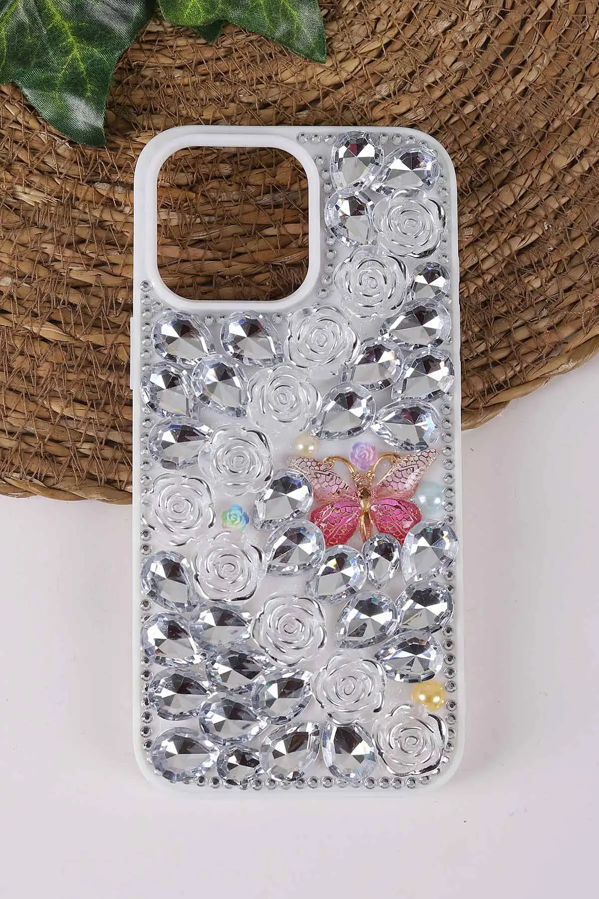 Gümüş TeknoCase İPhone 16 Pro Max Uyumlu Daisy Case Serisi Taşlı Vakumlu Sert Silikon Telefon Kılıfı 431097