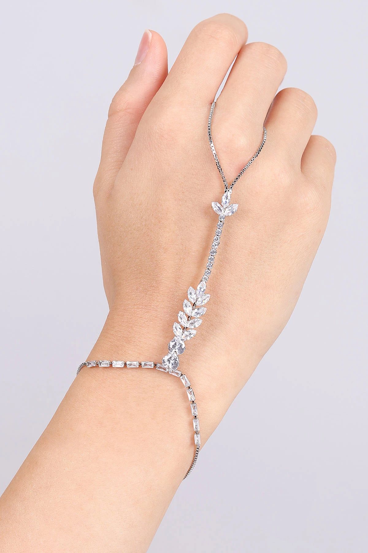 Gümüş Yaprak Model Zirkon Taşlı Zarif Şahmeran 477687