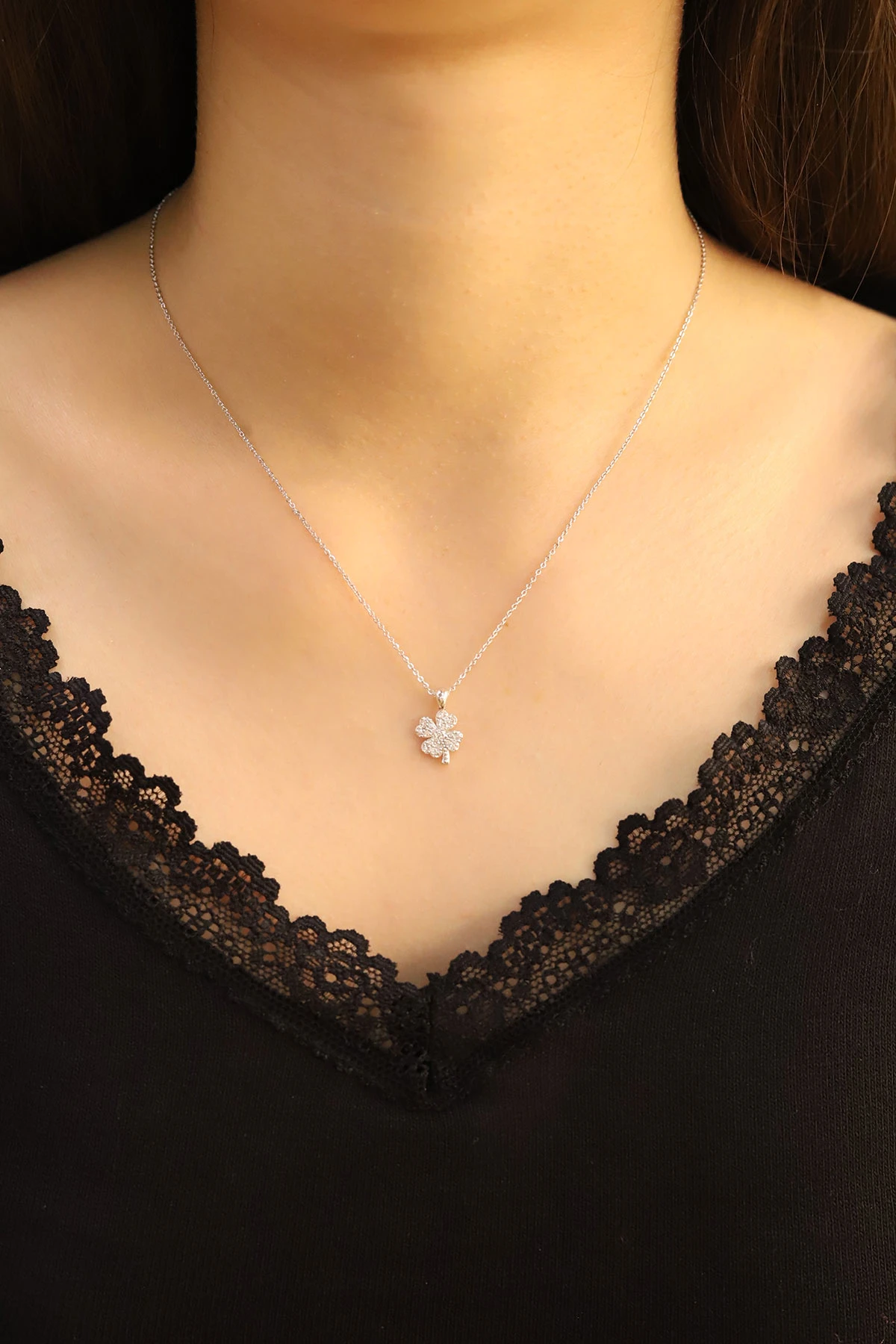 Gümüş Yonca Model Zirkon Taşlı   Şık Kolye 430239
