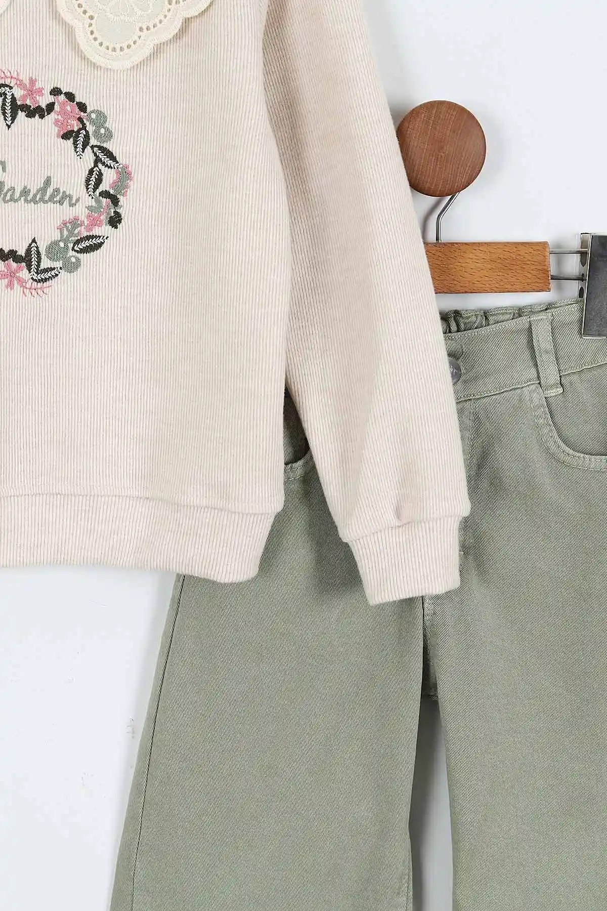 Haki (1-9 Yaş)Çiçek Nakışlı Dantel Yaka Gabardin Pantolonlu  Kız Çocuk Takım 413507