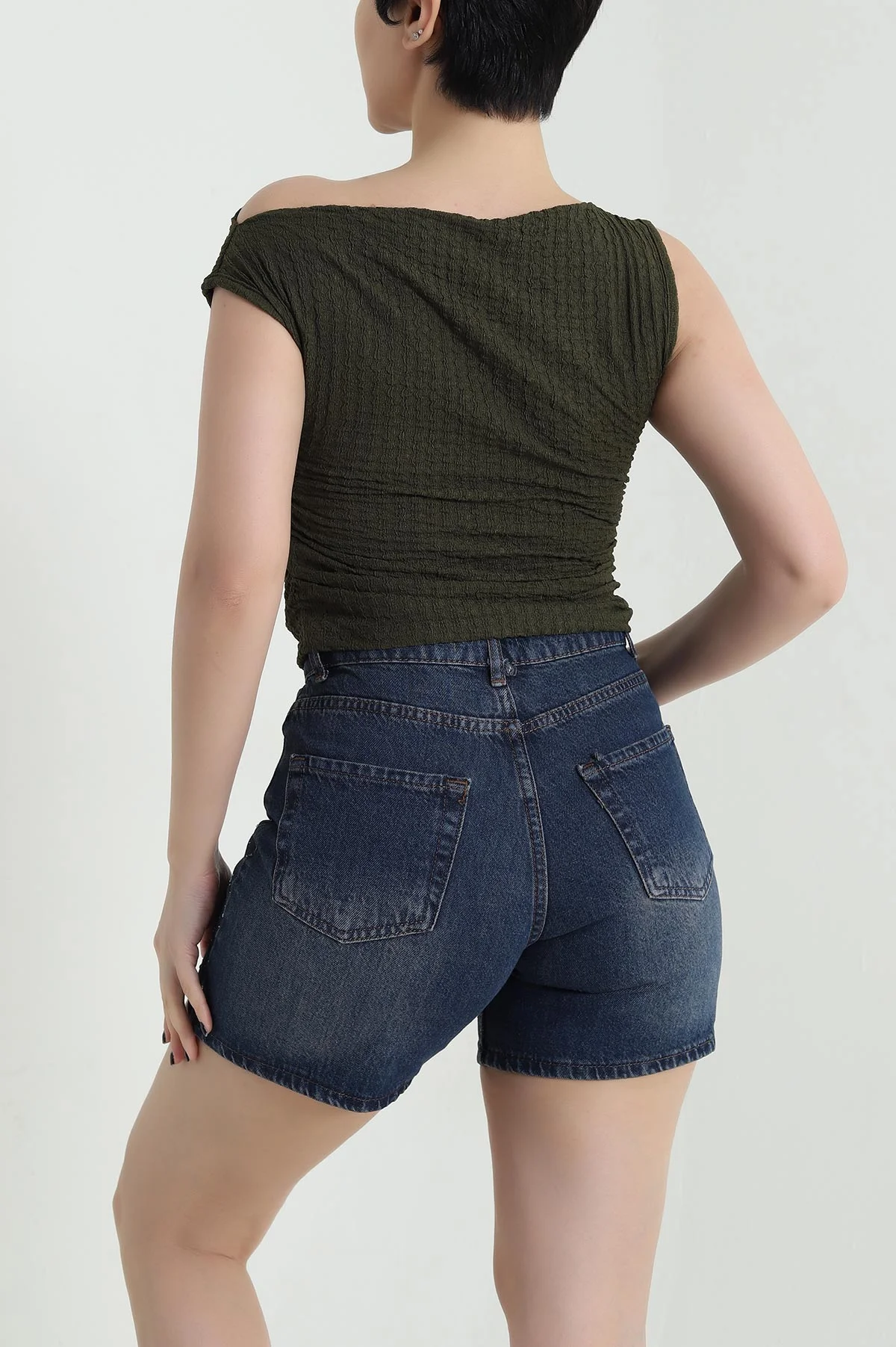 Haki Büzgülü Kolsuz Gofre Kadın Bluz 456286