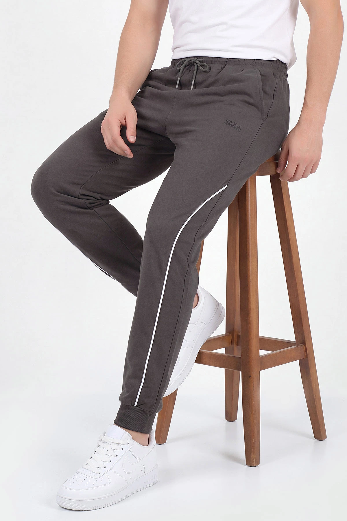 Haki Regular Fit Şerit Detaylı Paça Lastikli Erkek Eşofman Altı 402372