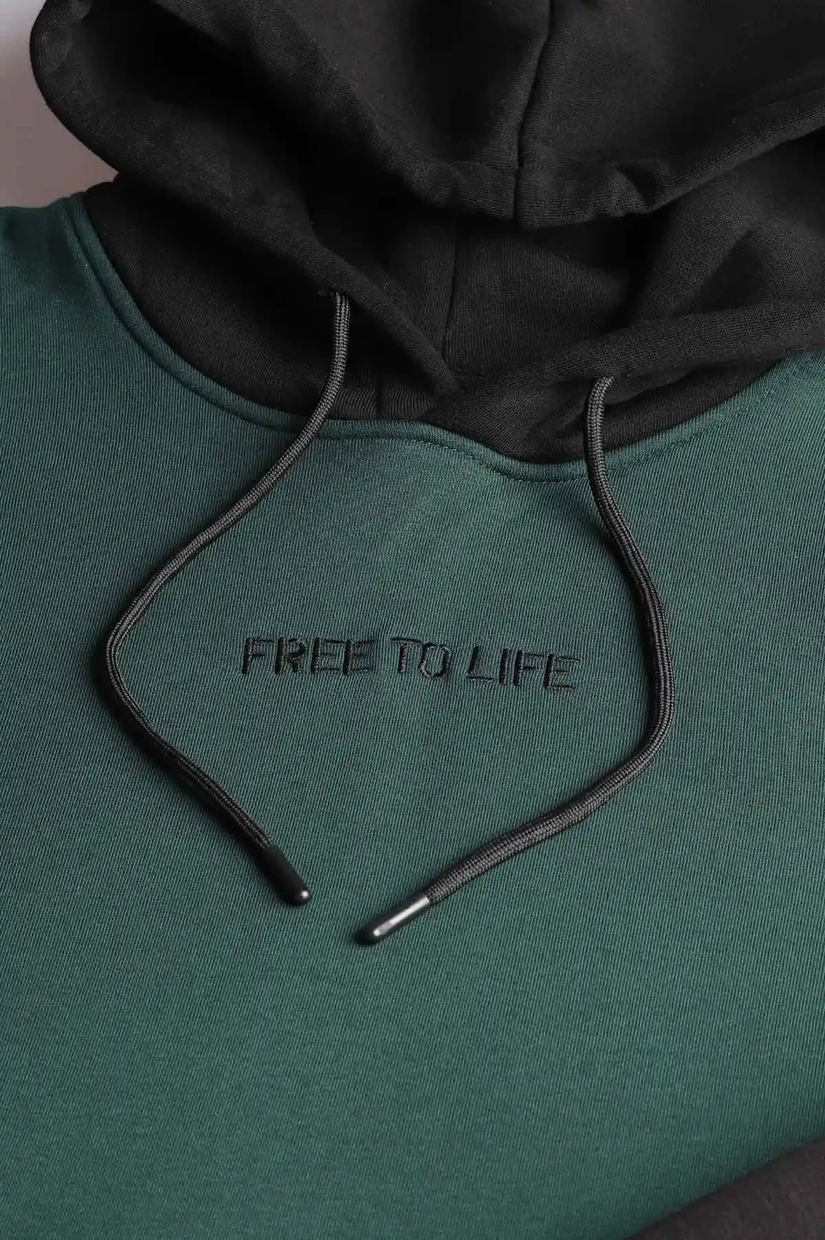 Zümrüt Yeşili Siyah Üç İp Şardonlu Kapüşonlu Yazı Detaylı Erkek Sweatshirt 396153