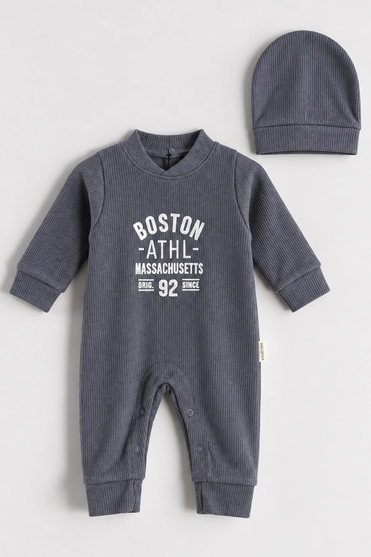 İndigo (0-9 Ay) Boston Nakışlı Waffle Kumaş Çıtçıtlı Şapkalı Erkek Bebek Tulum 486945