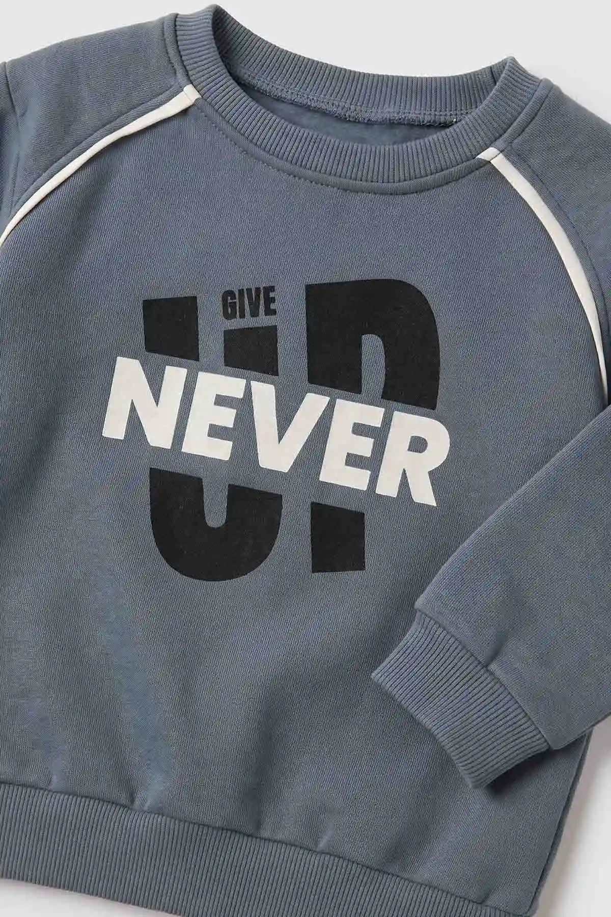 İndigo (2-6 Yaş) Never Up Baskılı 3 İp Şardonlu Erkek Çocuk Kışlık Takım 488979