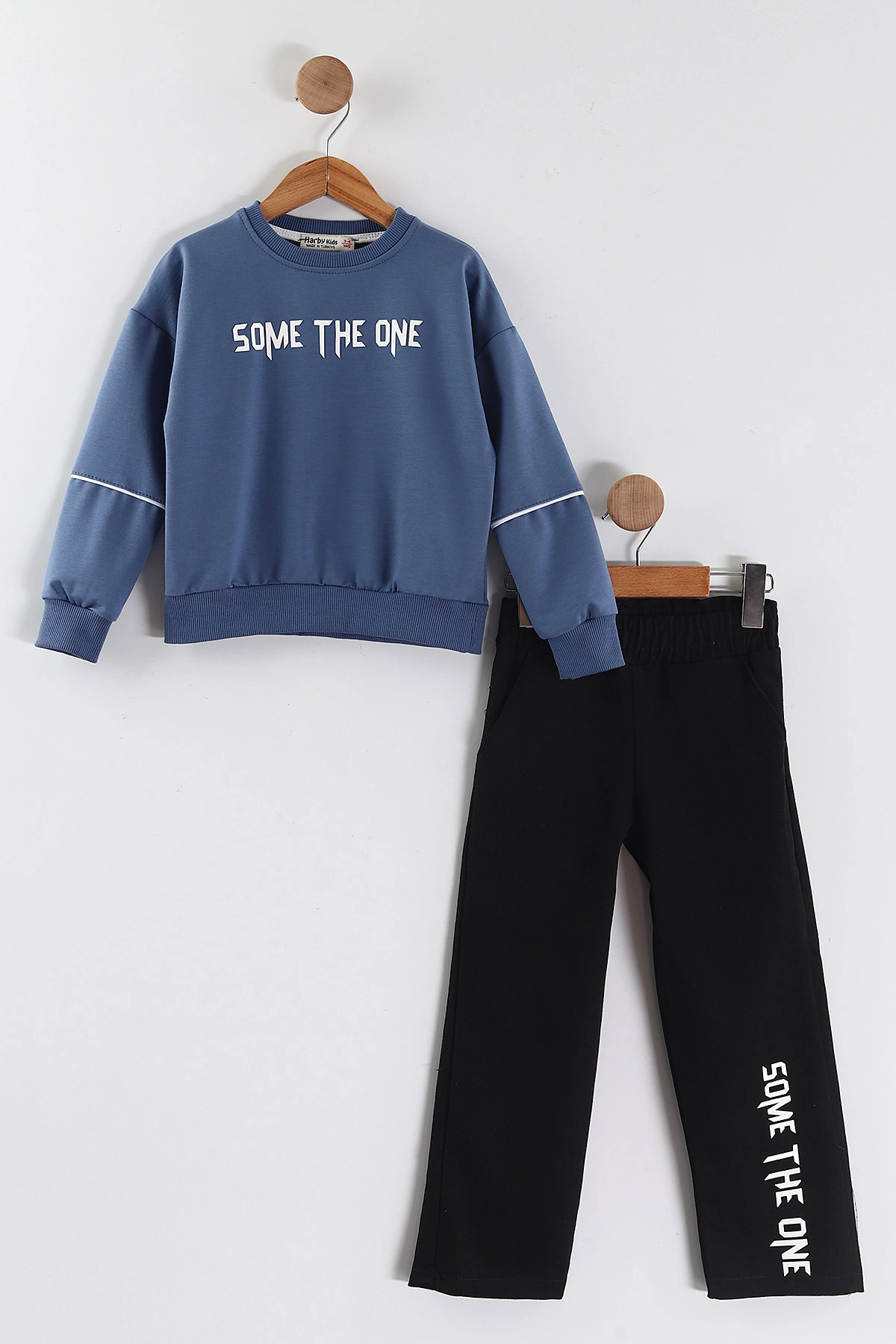 İndigo (3-10 Yaş) Some The One Kabartma Baskılı Sweatli Gabardin Pantolonlu Erkek Çocuk 2'li Takım 443339