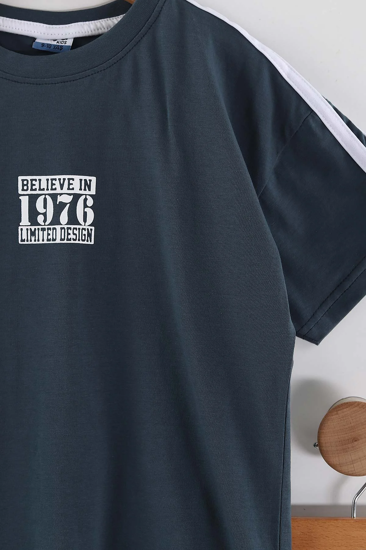 İndigo (7-14 Yaş) Belive 1976 Baskılı   Şerit Çizgili Şortlu Süprem Erkek Çocuk Yazlık Takım 446324
