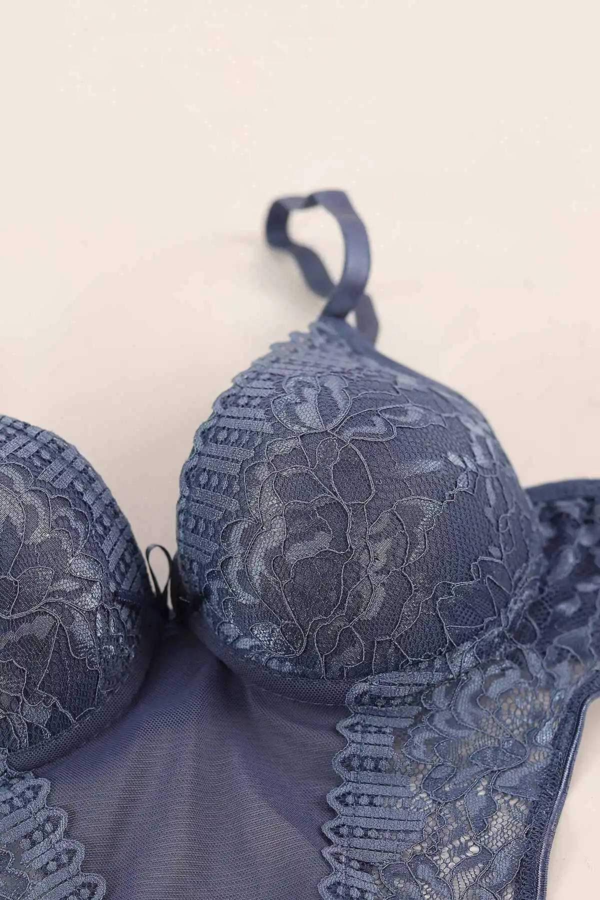 İndigo Dantel İşlemeli Destekli Bodysuit 374863