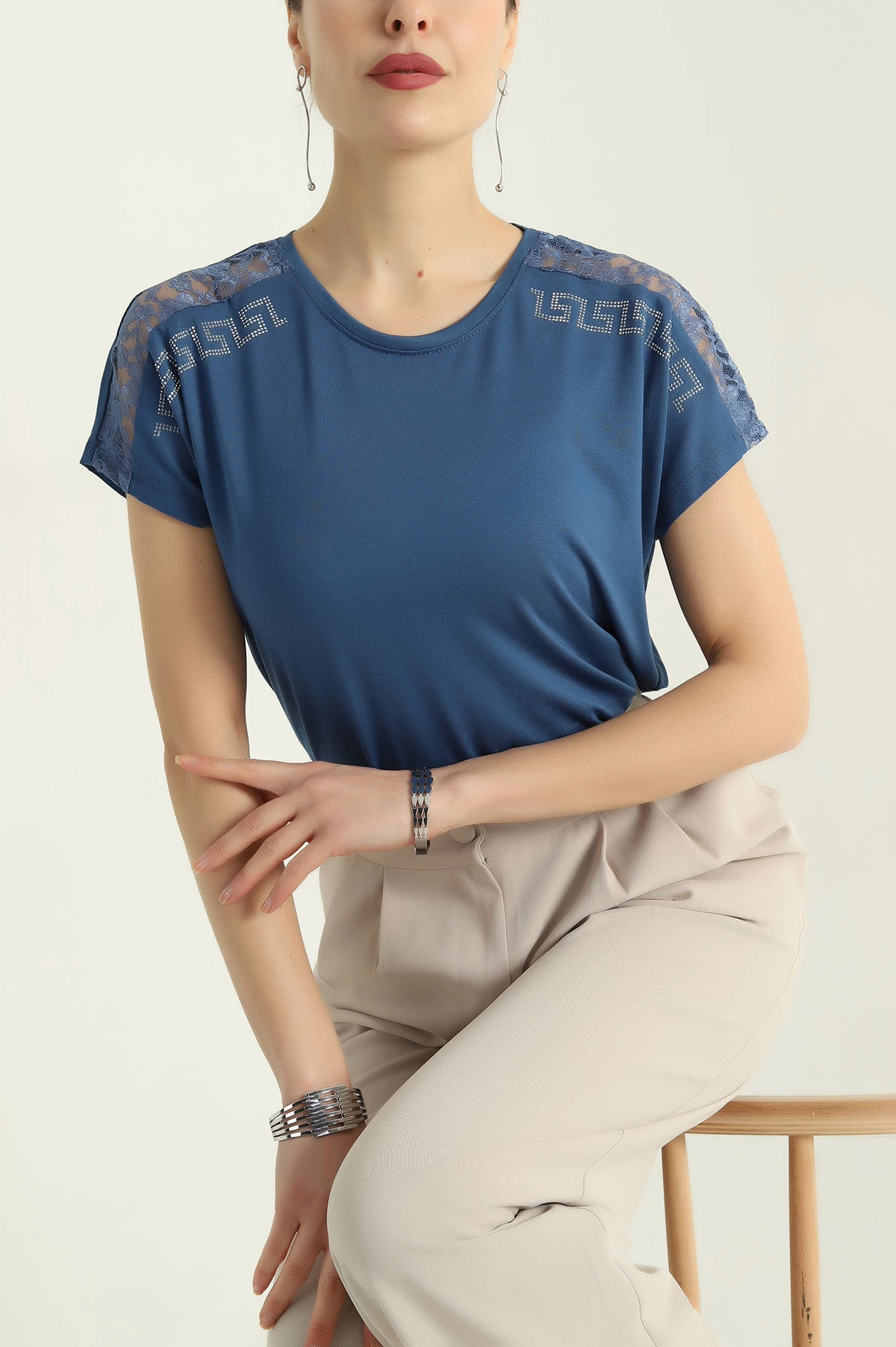 İndigo Taşlı Güpürlü Çilek Kumaş Bluz 334571