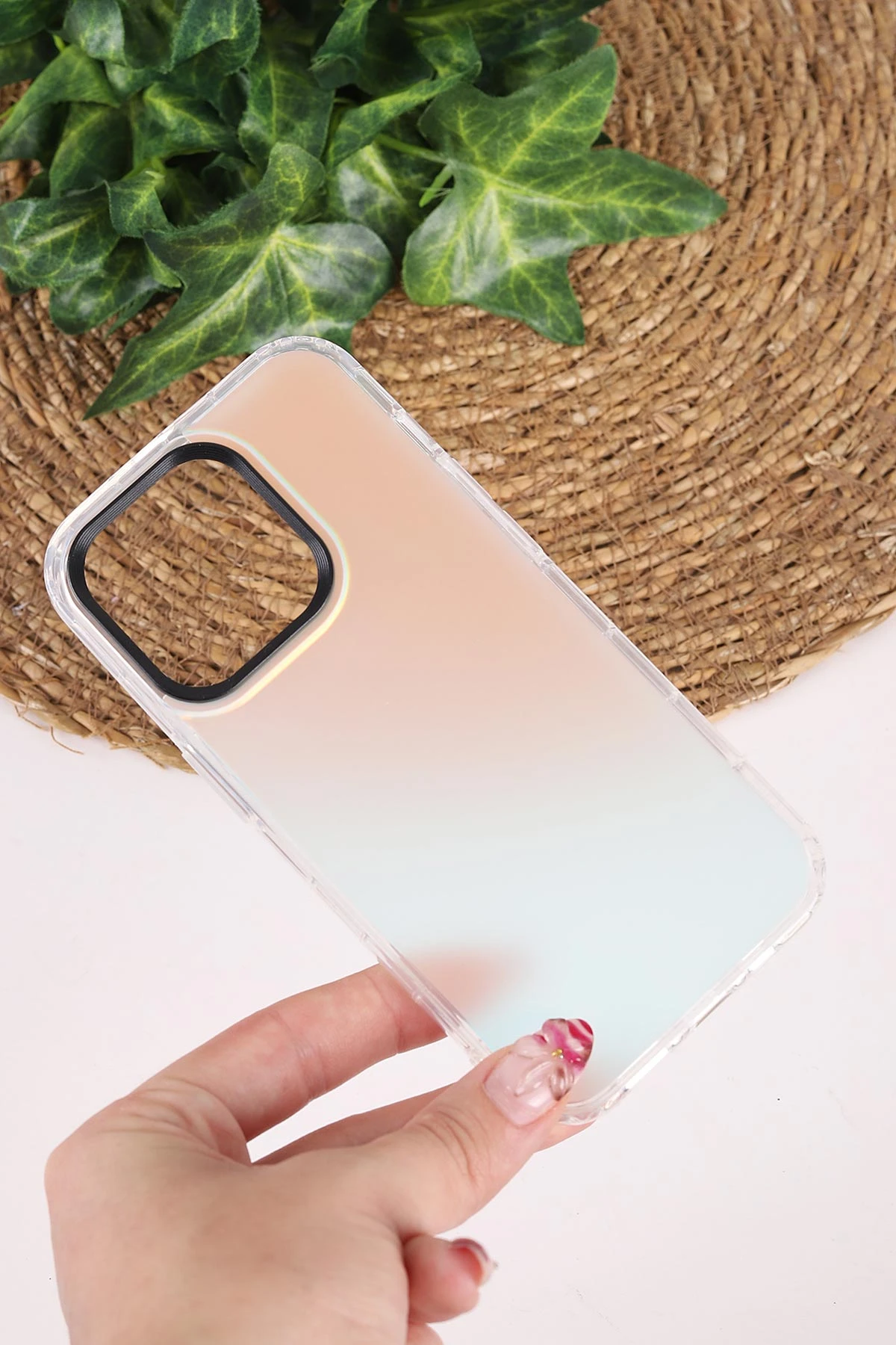 İphone 14 Pro Uyumlu Hologram Işığa Göre Renk Efektli Silikon Telefon Kılıfı 472529