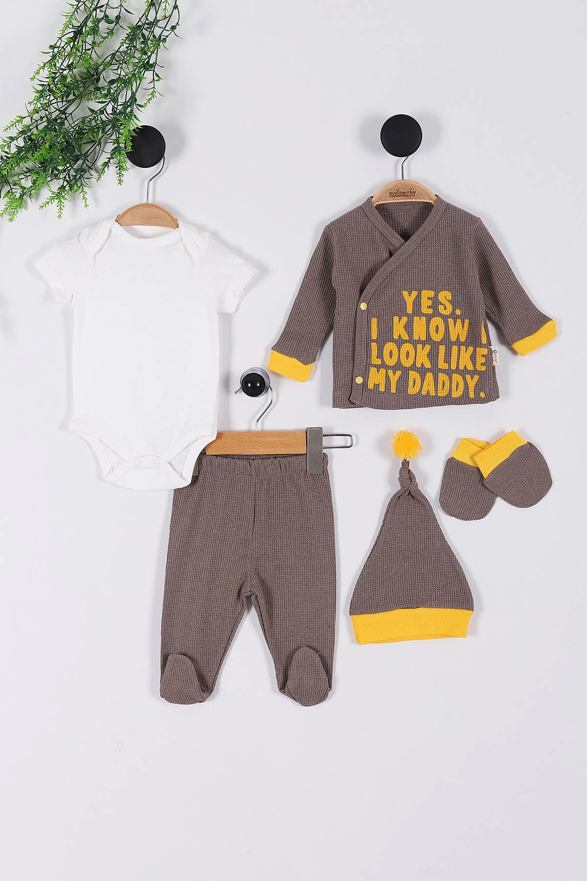 Kahve (0-3 Ay) Yes Baskılı Ponponlu Erkek Bebek Zıbın Takım 261104
