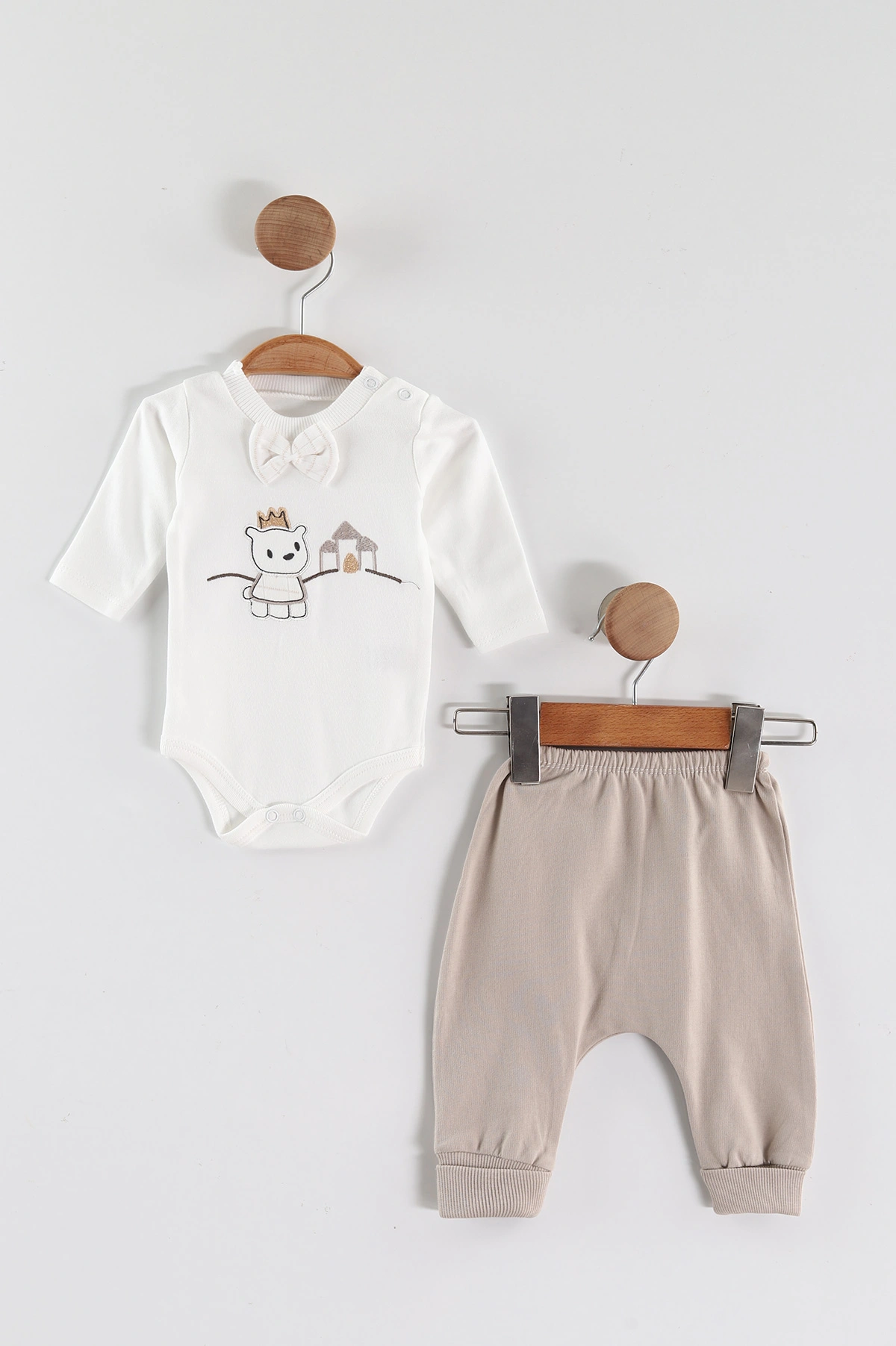 Kahve (0-9 Ay) Taçlı Ayı Nakışlı Zıbınlı ve Ceketli  Erkek Bebek 3'lü Takım 456346