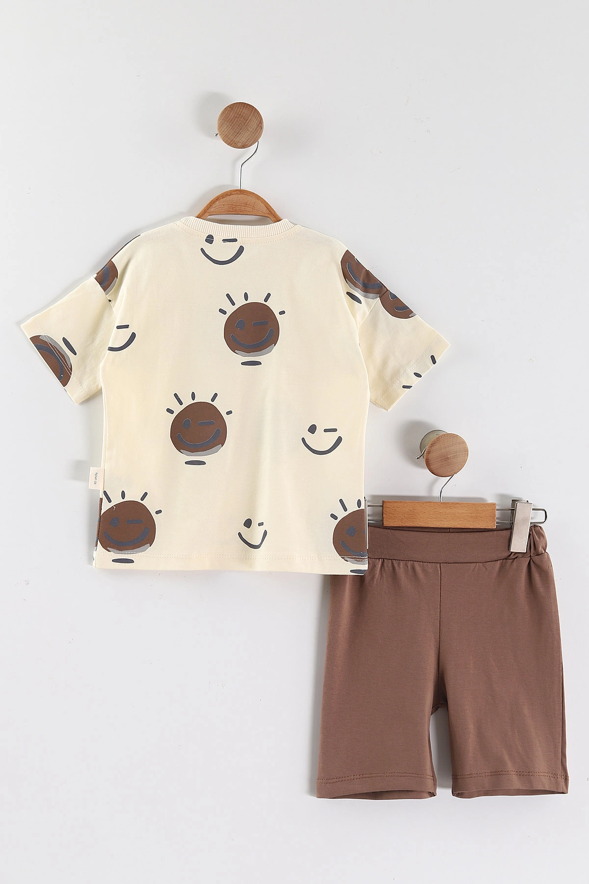 Kahve (1-5 Yaş) Emoji Baskılı Tişörtlü ve Şortlu Süprem Erkek Çocuk Yazlık Takım 446232