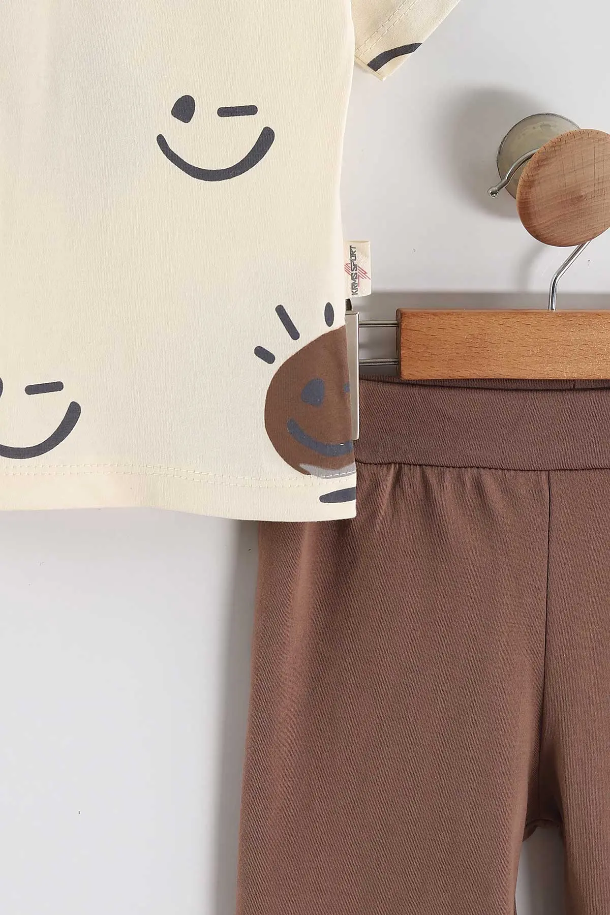 Kahve (1-5 Yaş) Emoji Baskılı Tişörtlü ve Şortlu Süprem Erkek Çocuk Yazlık Takım 446232