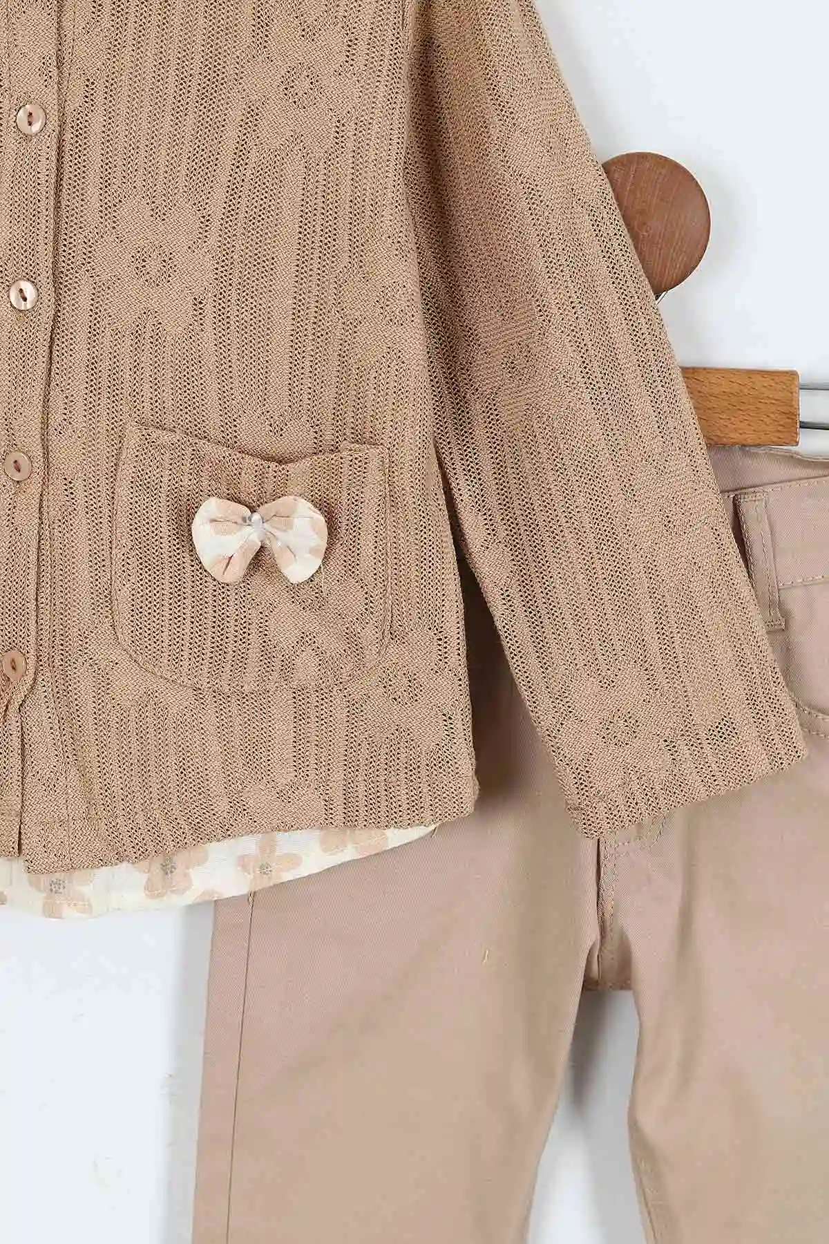 Kahve (1-9 Yaş)Çiçekli Müslin Gömlekli Örgü Hırkalı ve Pantolonlu   Kız Çocuk 3'lü Takım 413508