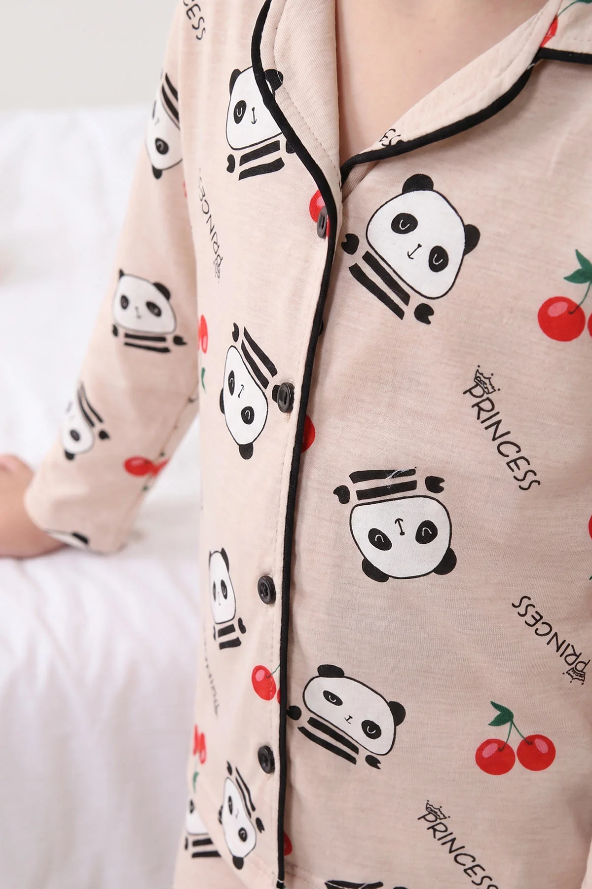 Kahve (4-12 Yaş) Desenli   Uzun Kol  Ön Düğmeli Göz Bandı Detaylı Kız Çocuk Pijama Takım 473644