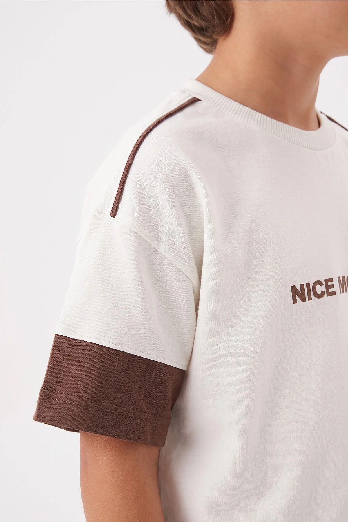 Kahve (7-12 Yaş) Nice Moments Baskılı Garnili  Cepli Şortlu  Erkek Çocuk Yazlık Takım 470077