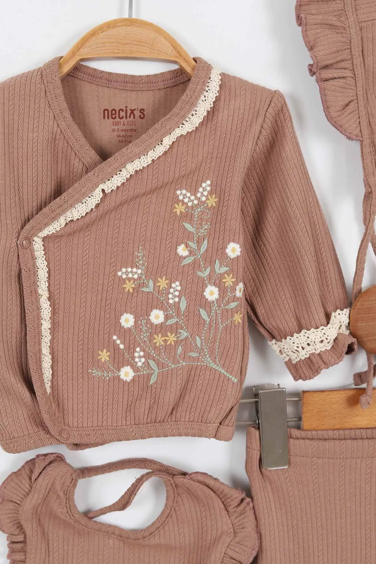 Kahverengi (0-3 Ay)Çiçek Nakışlı Kız Bebek 5'li Zıbın Set 330790