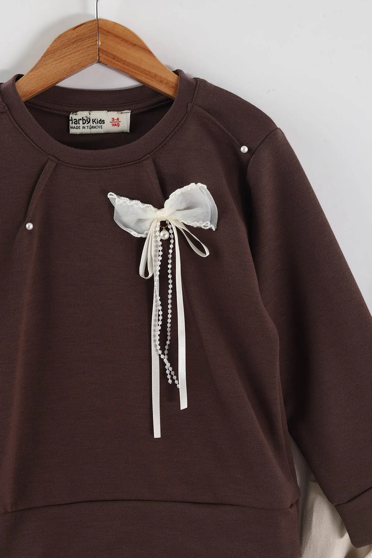 Kahverengi (3-10 Yaş) Fiyonk Aksesuarlı Gabardin Pantolonlu Kız Çocuk Takım 443346