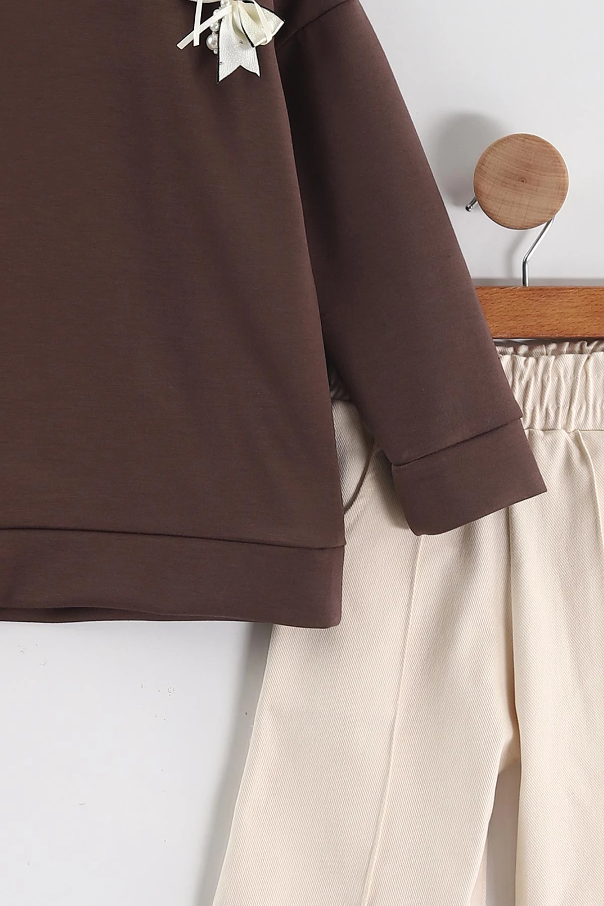 Kahverengi 3-10 Yaş) Fiyonk ve Taş Nakışlı Oysho Sweatli Gabardin Pantolonlu Kız Çocuk 2'li Takım 439890