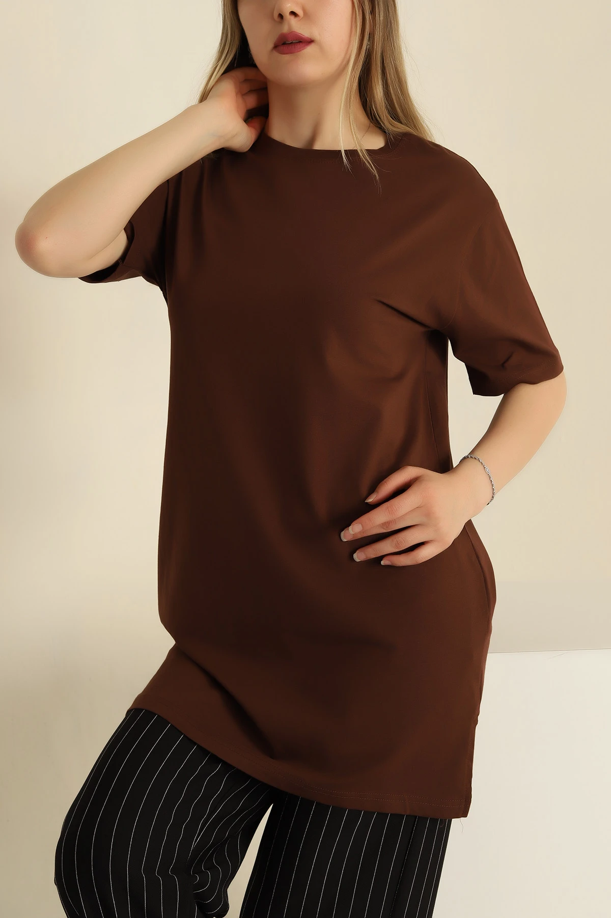 Kahverengi Bisiklet Yaka Oversize Tişört 260958