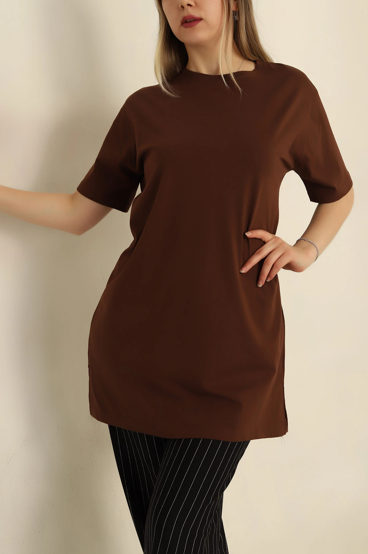 Kahverengi Bisiklet Yaka Oversize Tişört 260958