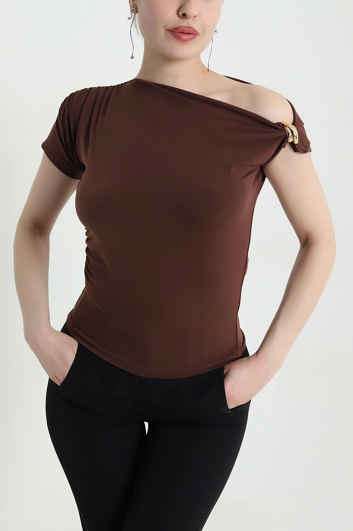 Kahverengi Büzgülü Tokalı Sandy Kadın Bluz 454936