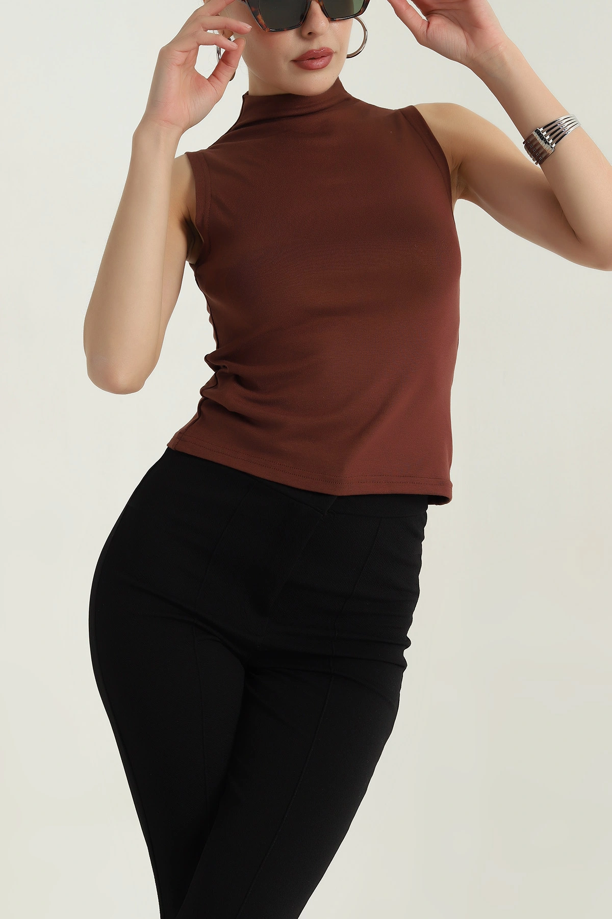 Kahverengi Dik Yaka Kadın Viskon Bluz 381592