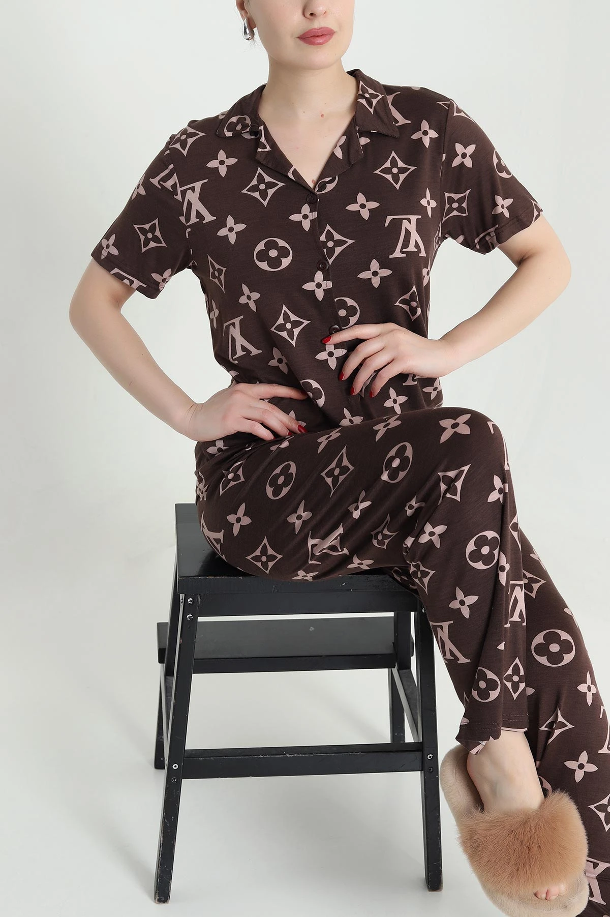 Kahverengi Düğmeli Viskon  Kadın Pijama Takımı 466685