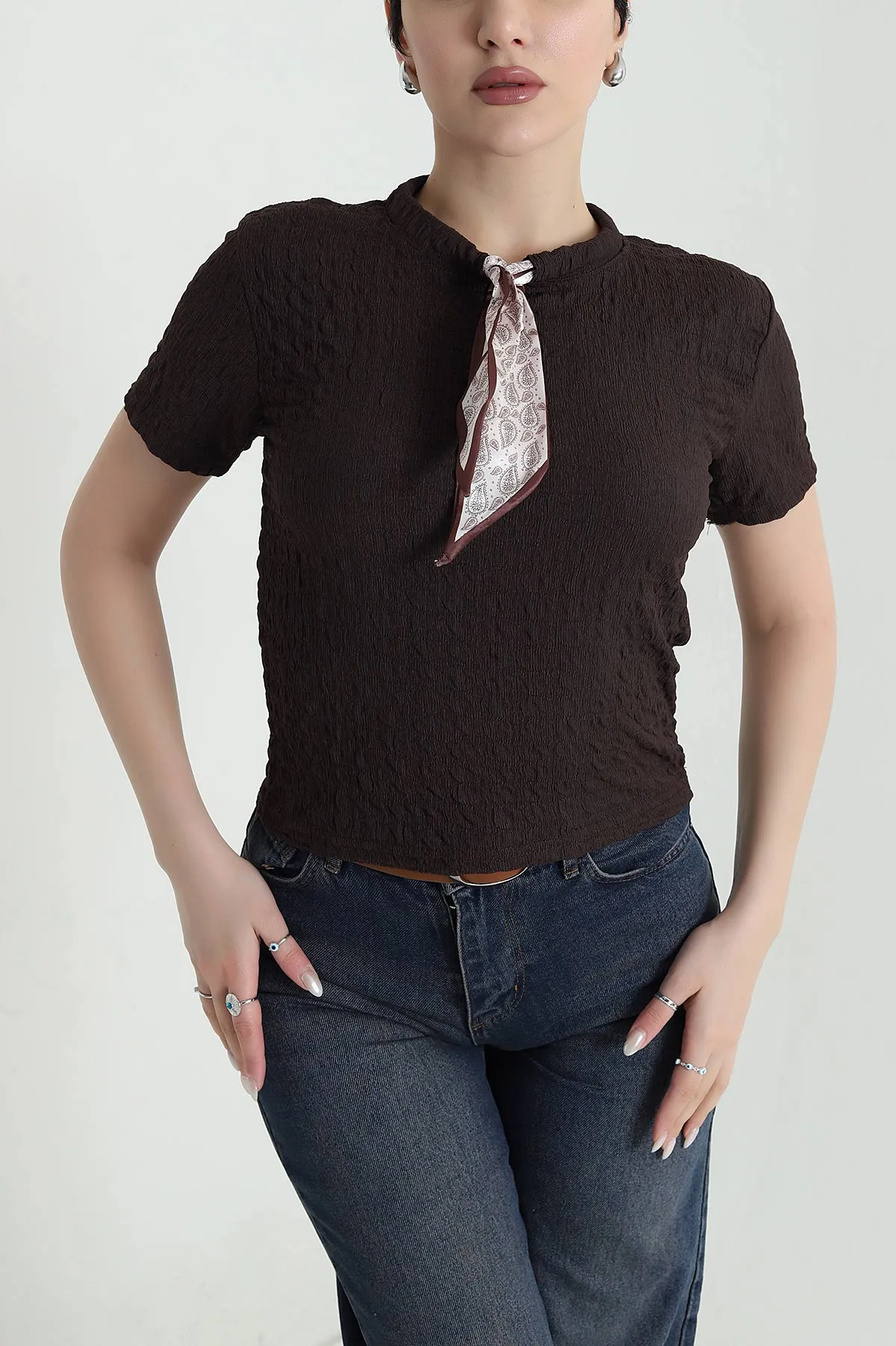 Kahverengi Fularlı Gofre Kadın Bluz 448477