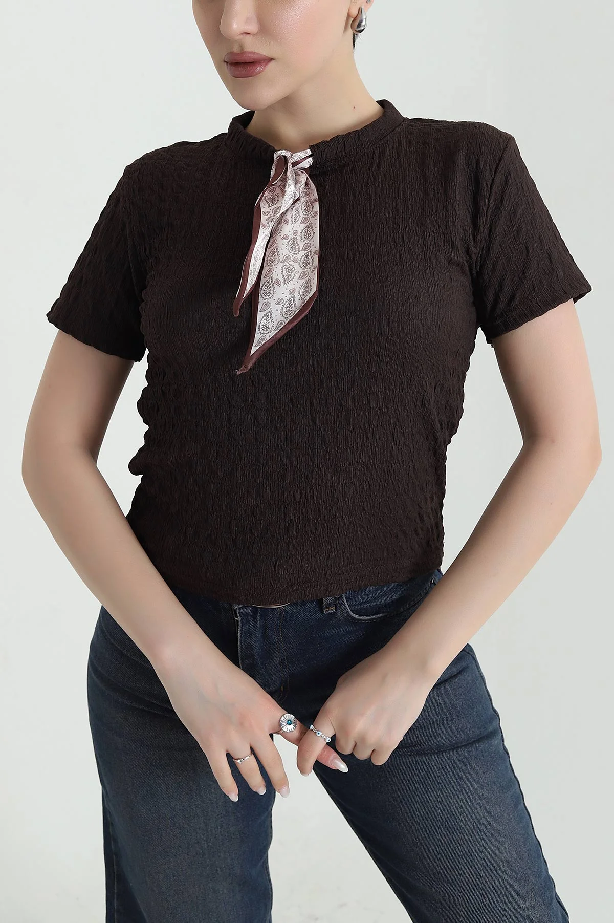 Kahverengi Fularlı Gofre Kadın Bluz 448477