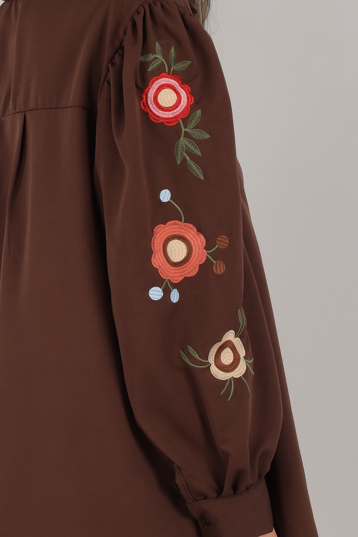 Kahverengi Kolları Nakışlı Poplin Gömlek 158428