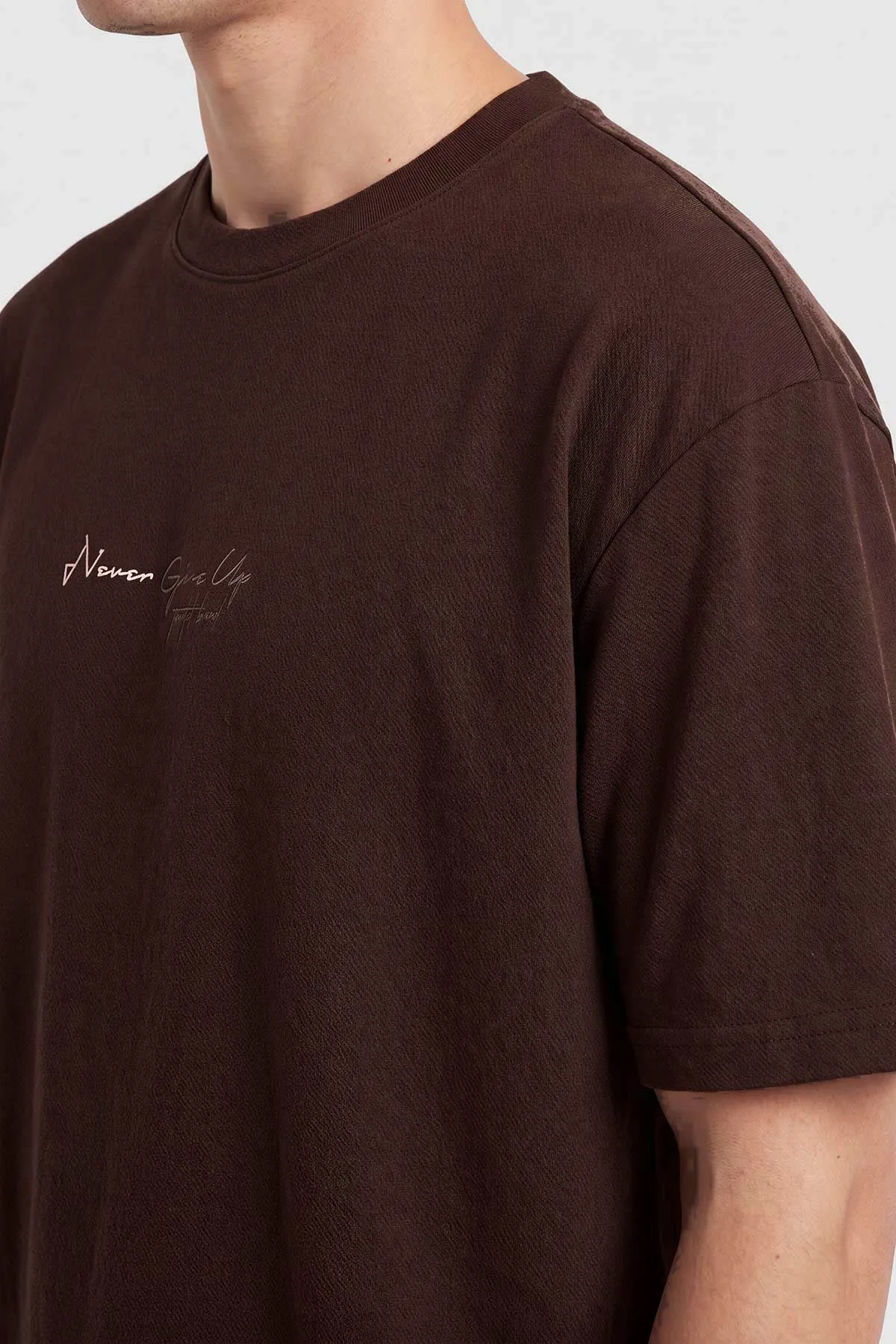 Kahverengi Oversize Bisiklet Yaka Yazı Detaylı Erkek Tişört 465426