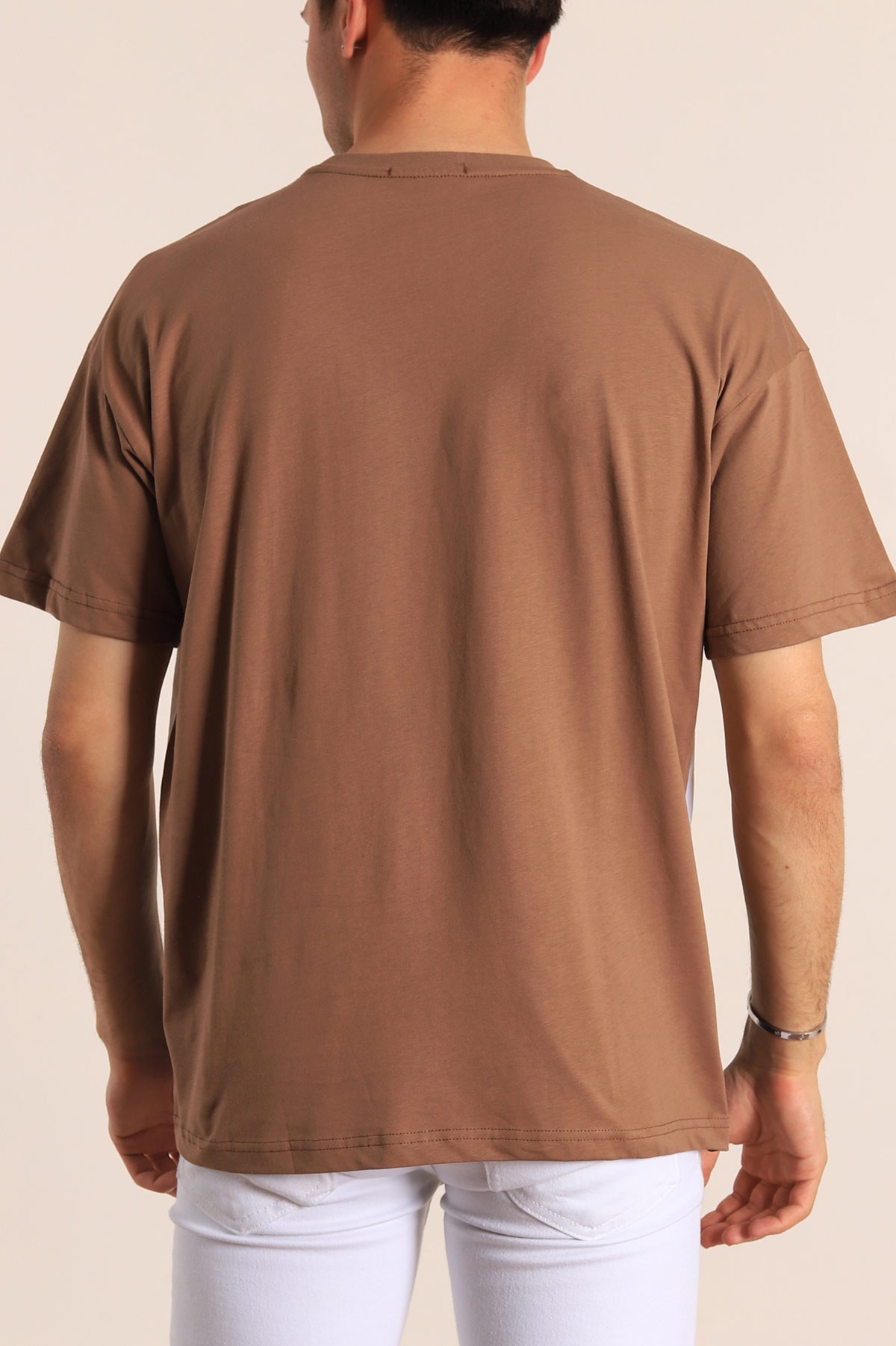 Kahverengi Oversize Parçalı Yazı Detay Erkek Tişört 184318