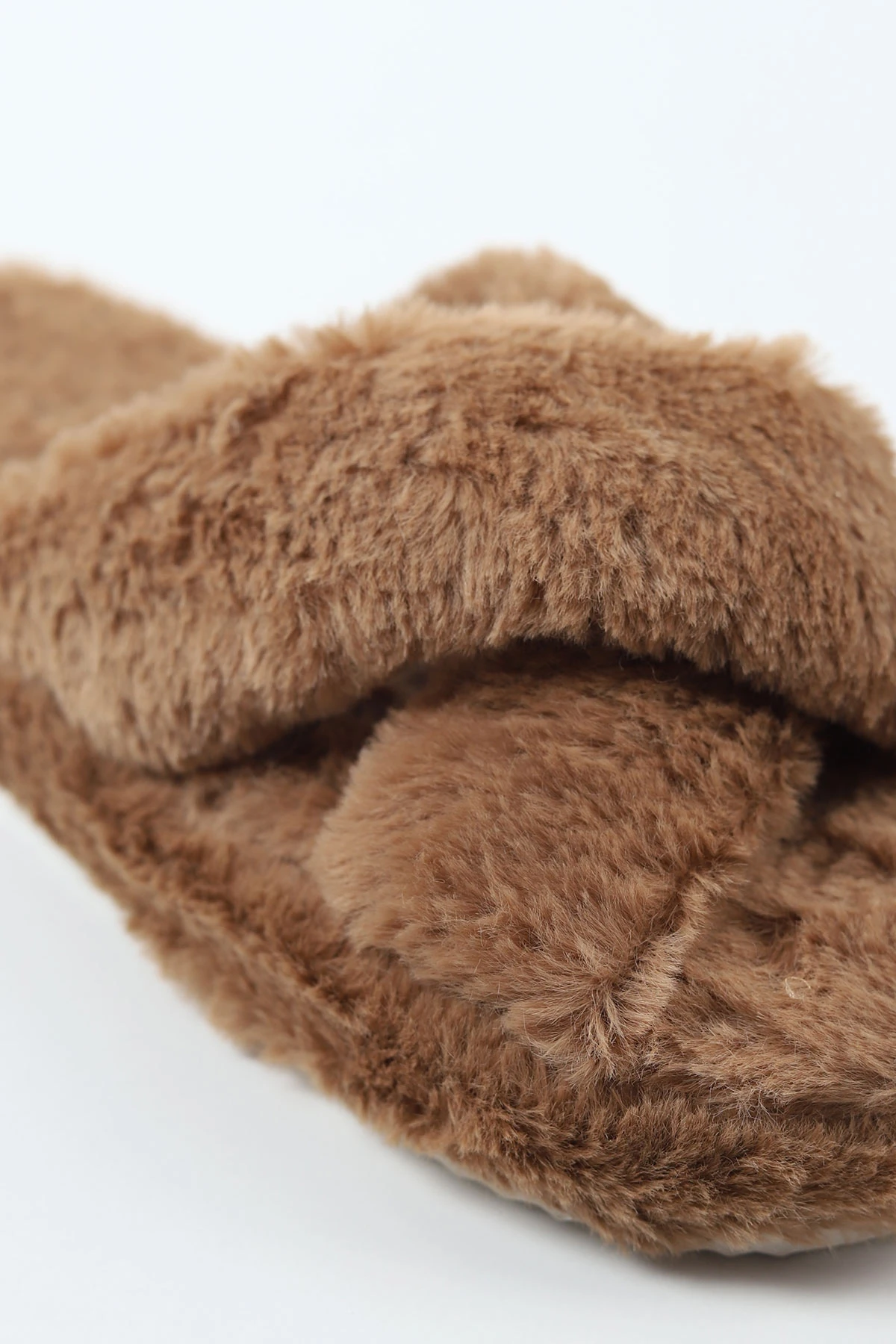 Kahverengi Peluş Çapraz Bant Detaylı Kadın Ev Terliği 488369