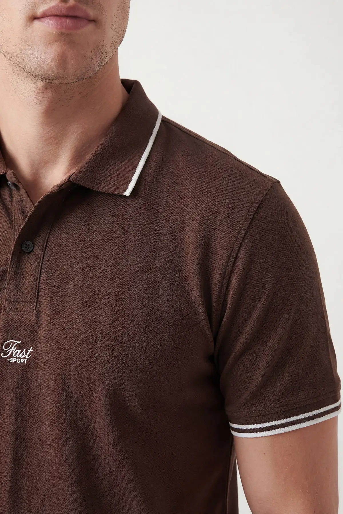Kahverengi Polo Yaka Düğmeli Yazı Detaylı Erkek Tişört 435371