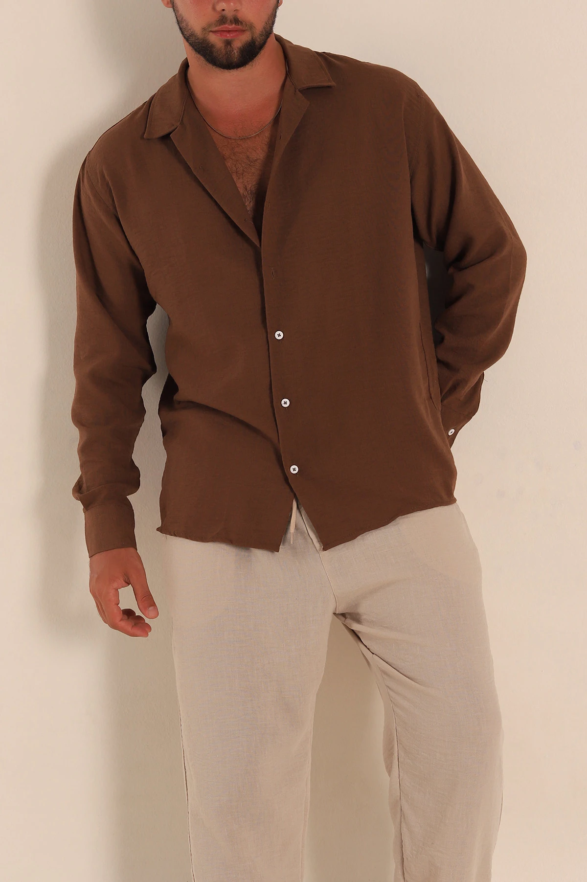 Kahverengi Relaxed Fit Bambu Keten Apaş Yaka Erkek Gömlek 285490
