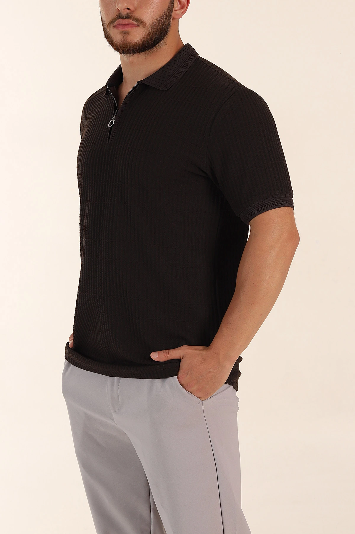 Kahverengi Relaxed Fit Çizgi Detaylı Fermuarlı Polo Yaka Erkek Tişört 370330