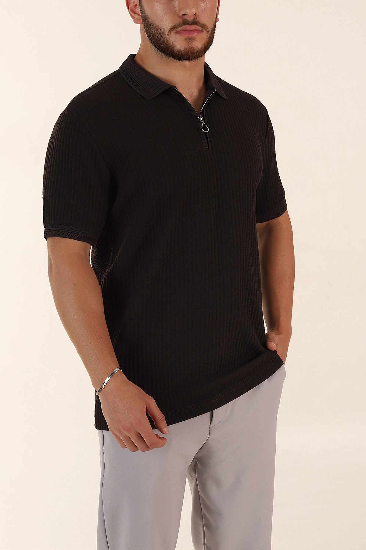 Kahverengi Relaxed Fit Çizgi Detaylı Fermuarlı Polo Yaka Erkek Tişört 370330