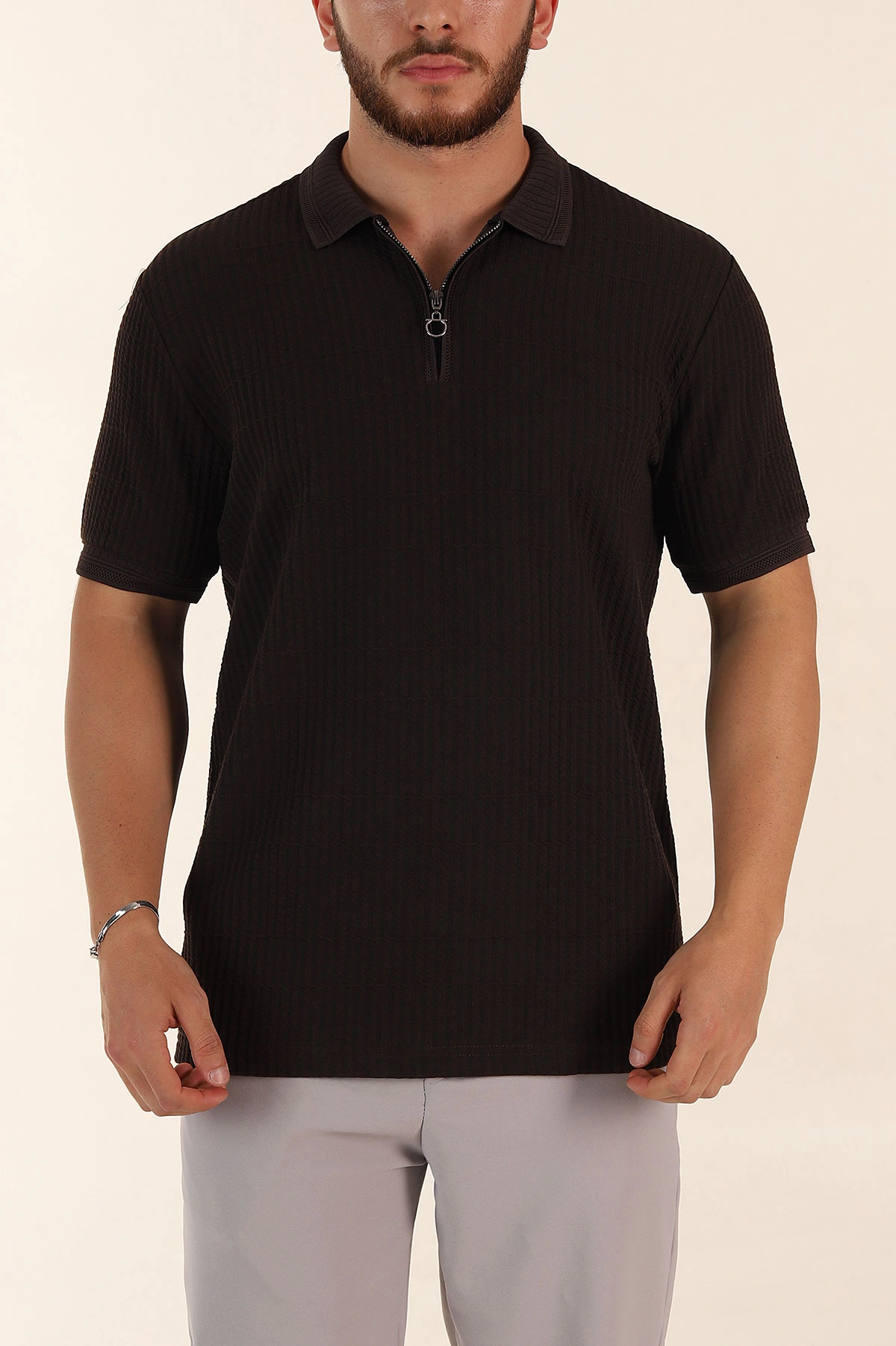 Kahverengi Relaxed Fit Çizgi Detaylı Fermuarlı Polo Yaka Erkek Tişört 370330