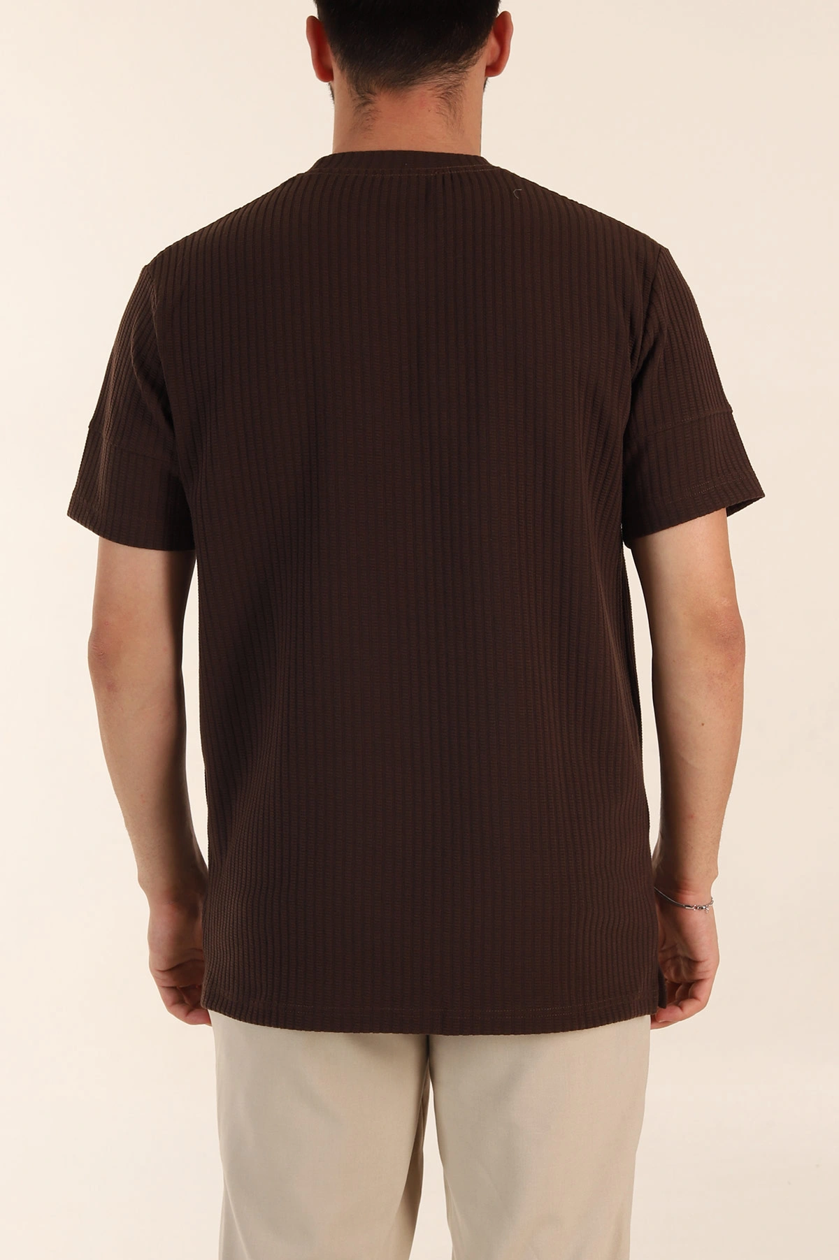Kahverengi Relaxed Fit Dokulu Yazı Detaylı Erkek Tişört 370309