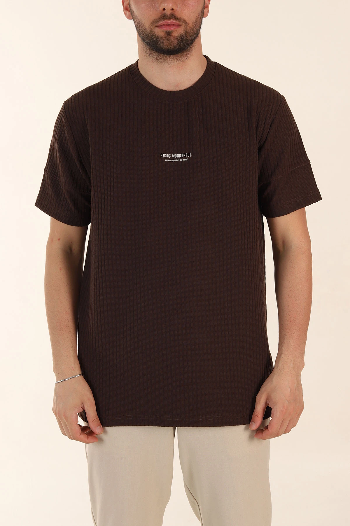 Kahverengi Relaxed Fit Dokulu Yazı Detaylı Erkek Tişört 370309